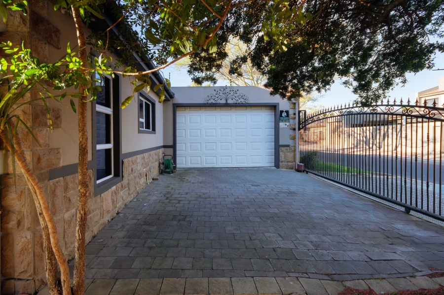 4 Bedroom Property for Sale in Goedehoop Western Cape